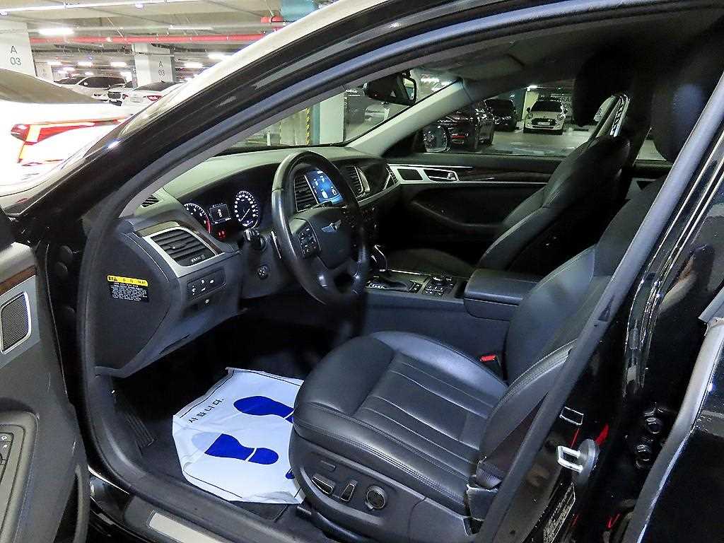 HYUNDAI Genesis - Vista 6