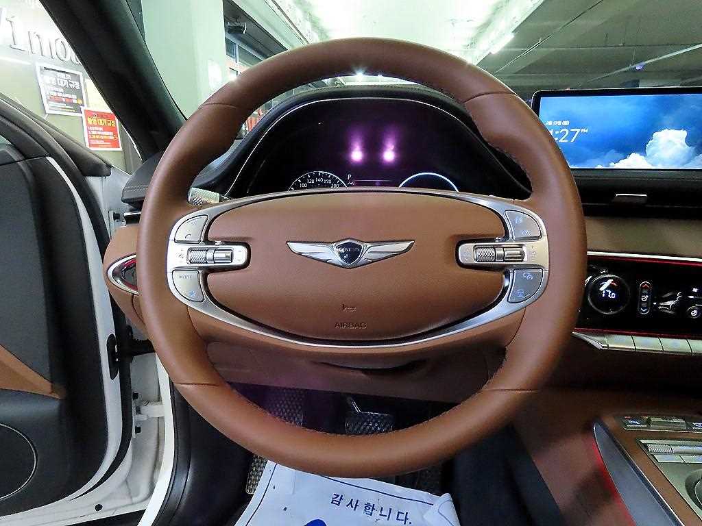 Genesis GV70 - Vista 8