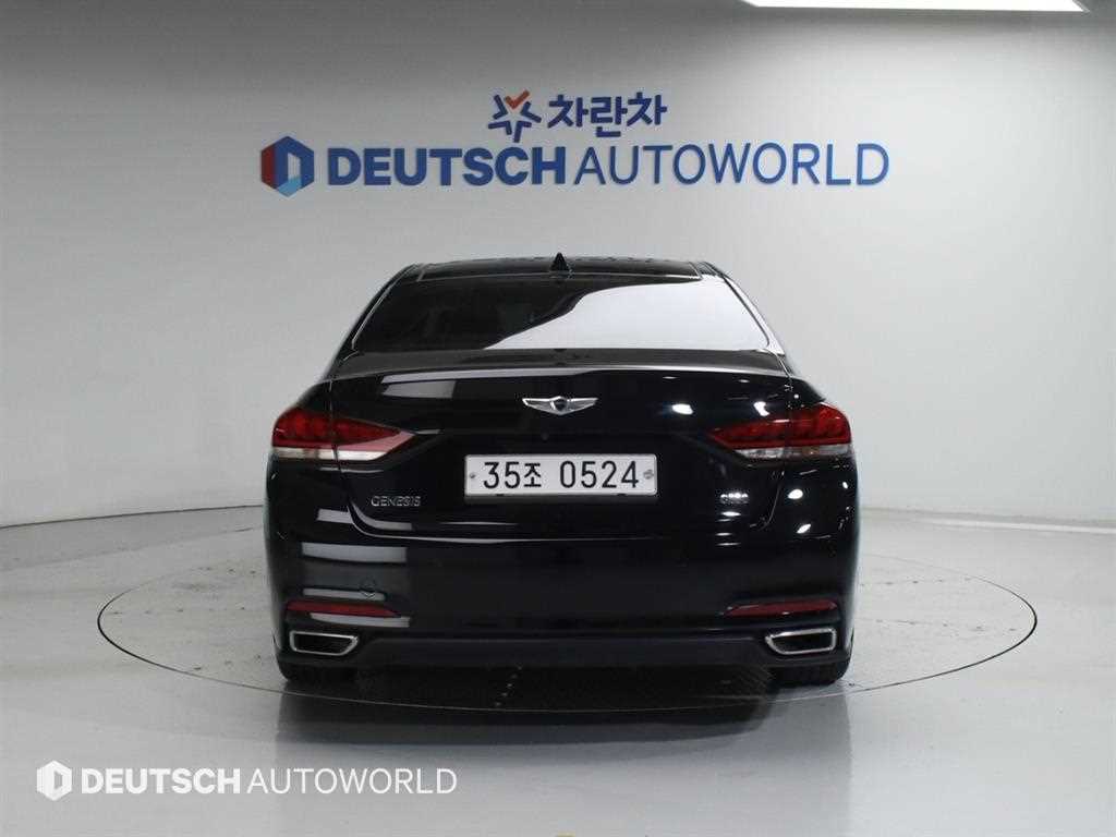 HYUNDAI Genesis - Vista 4