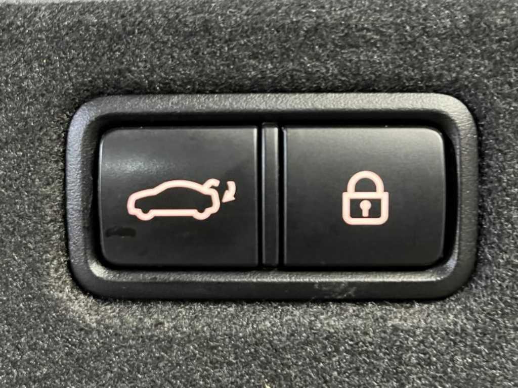 Genesis G70 - Vista 6