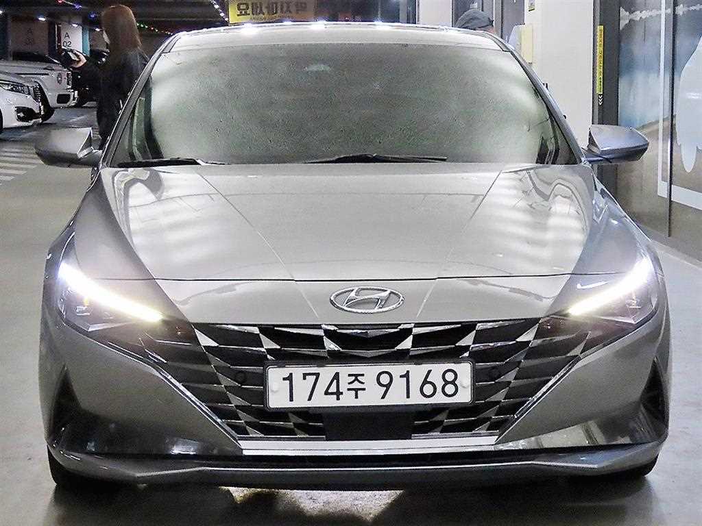 HYUNDAI Avante - Vista 2