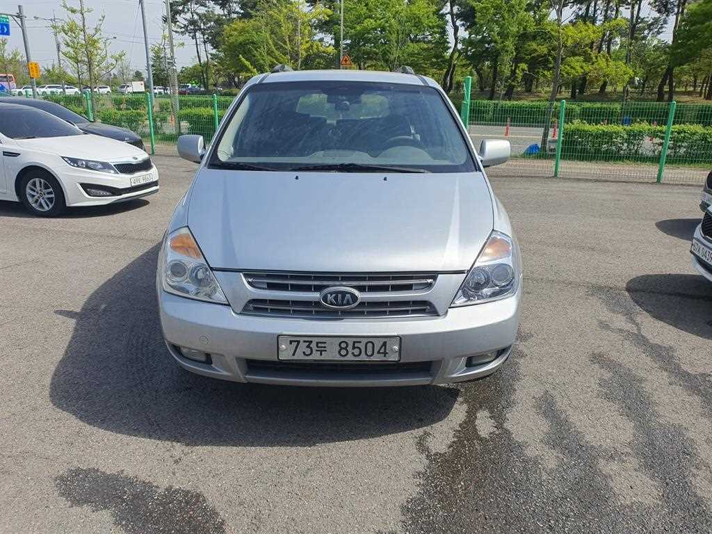KIA Carnival 2009 Plateado - Importación desde Corea - HF Imports Iquique - Foto 1