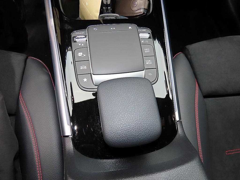Mercedes Benz GLB Class - Vista 12