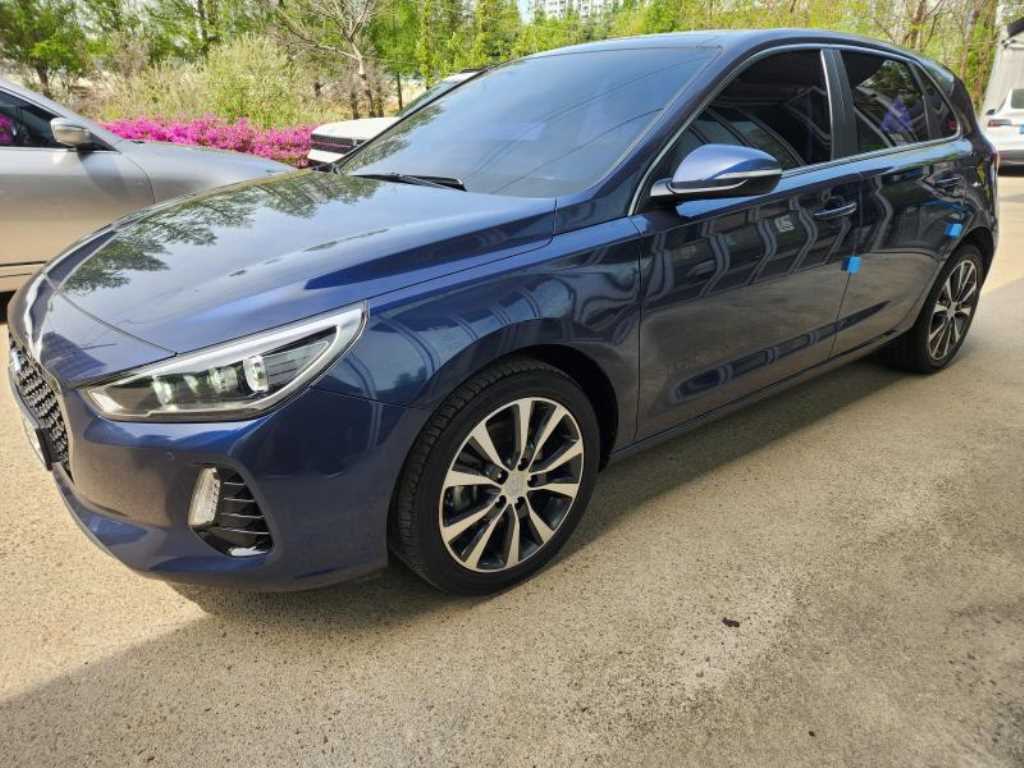HYUNDAI i30 - Vista 7
