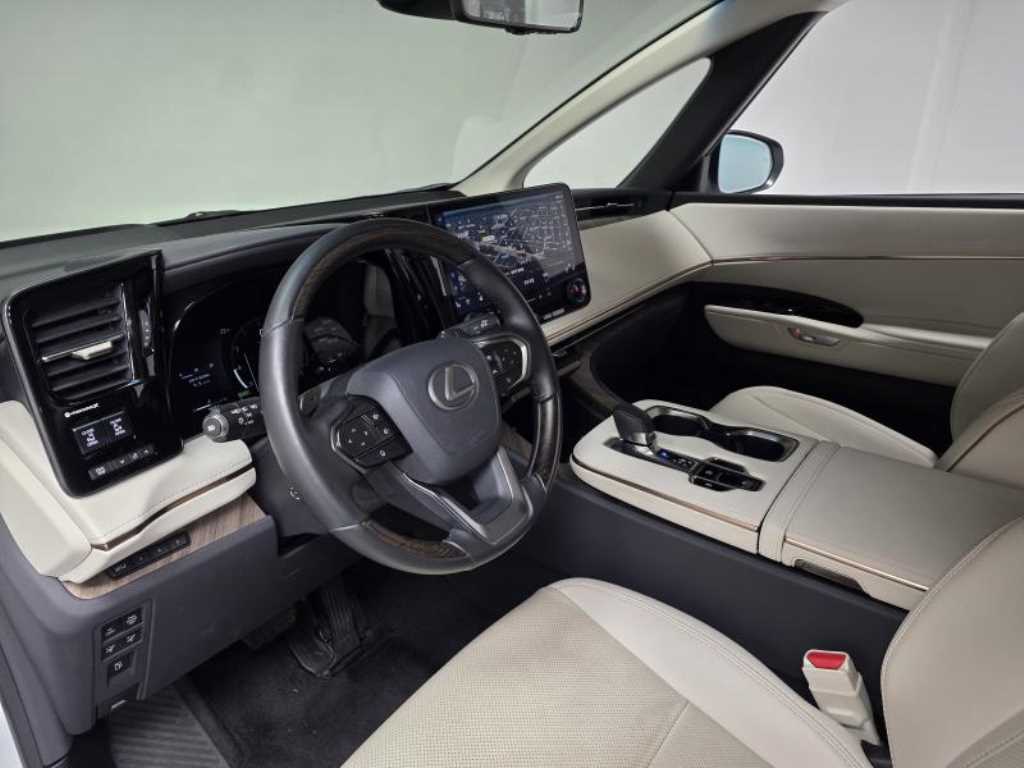 Lexus LM - Vista 6