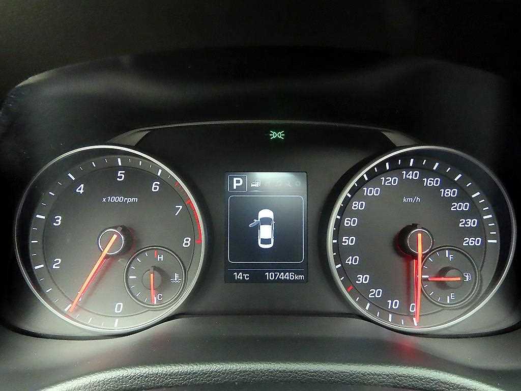 HYUNDAI Avante - Vista 8