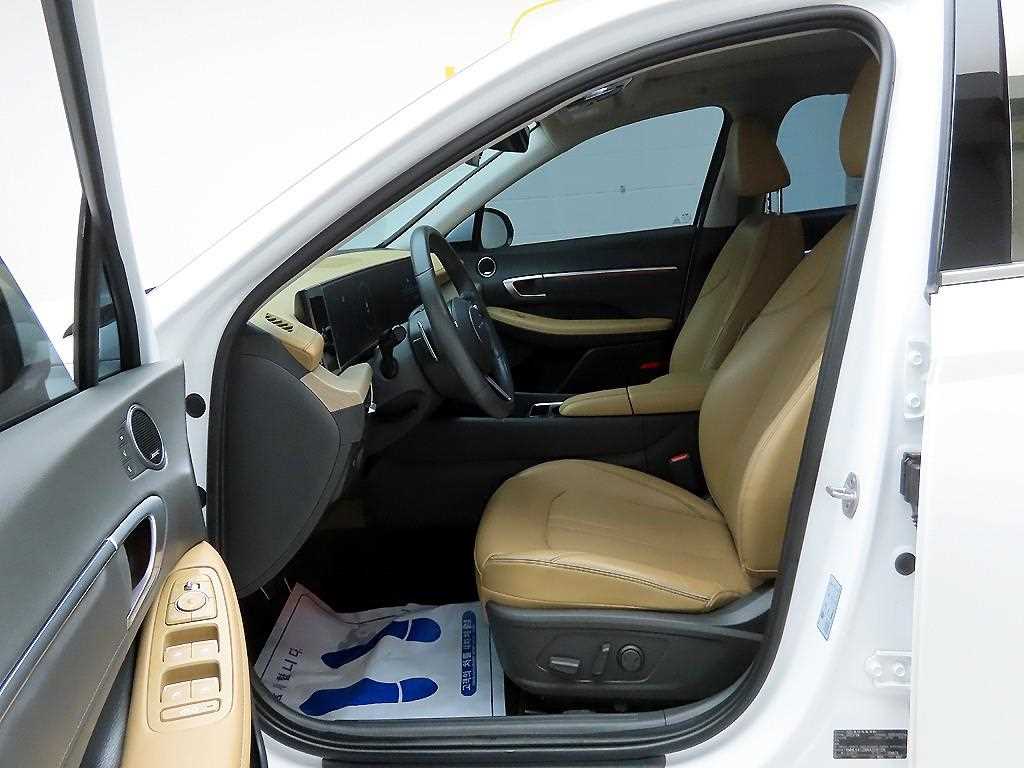 HYUNDAI Sonata - Vista 12