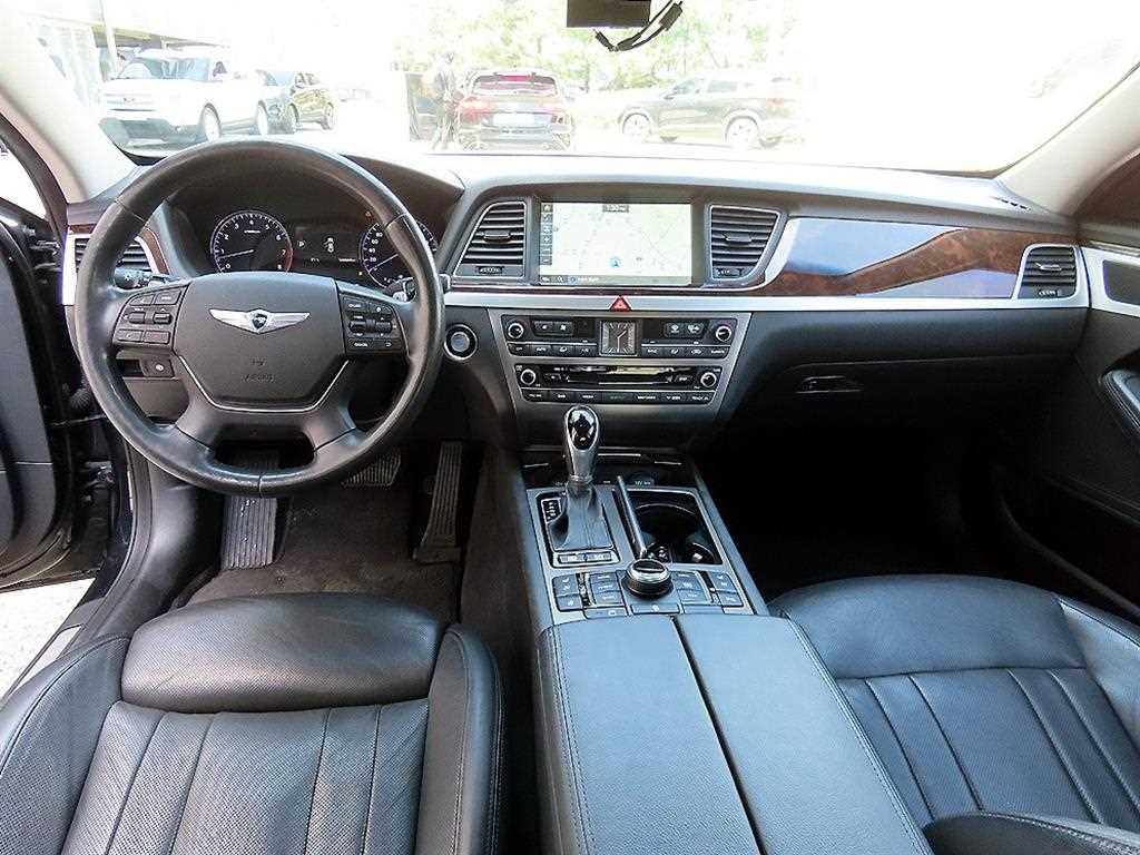 HYUNDAI Genesis - Vista 7