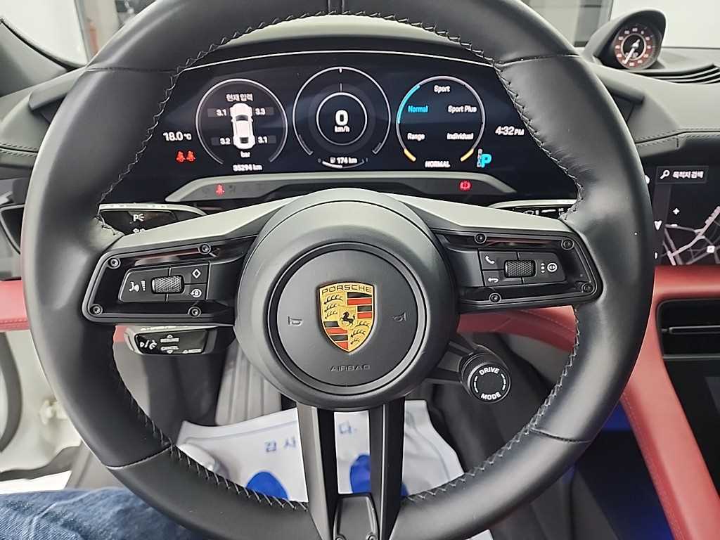 Porsche Taycan - Vista 9