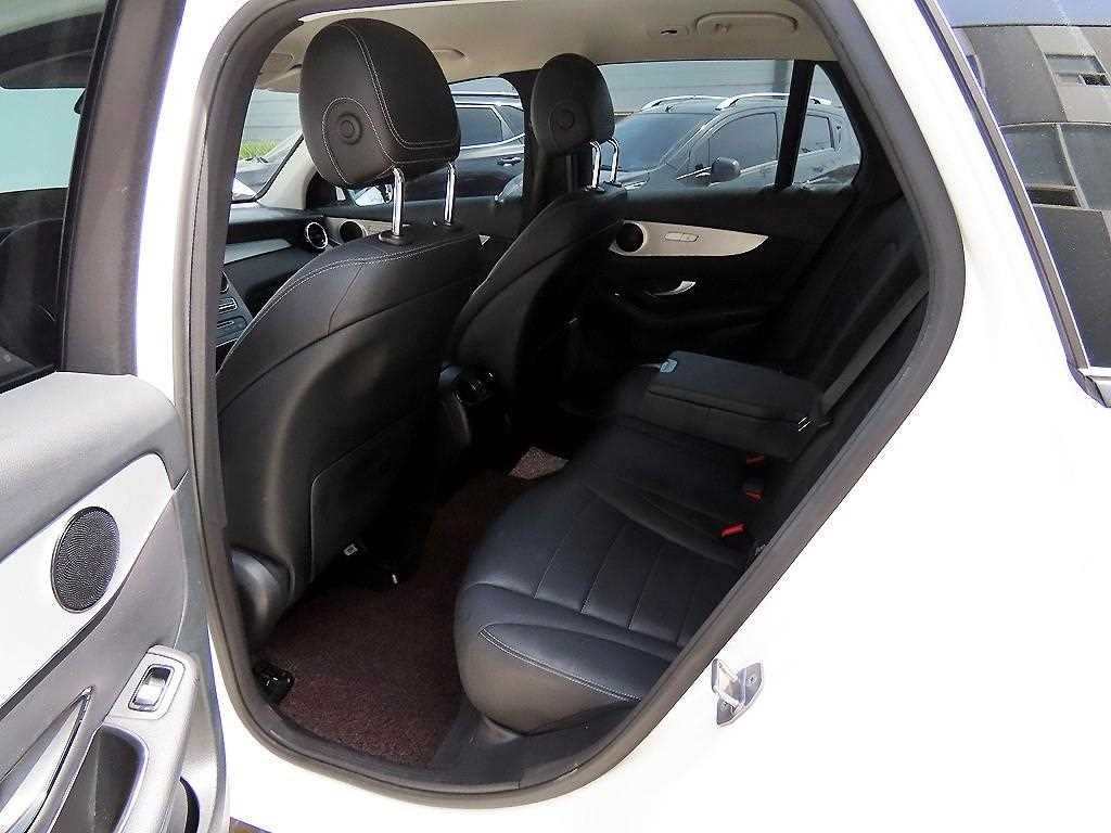 Mercedes Benz GLC Class - Vista 6