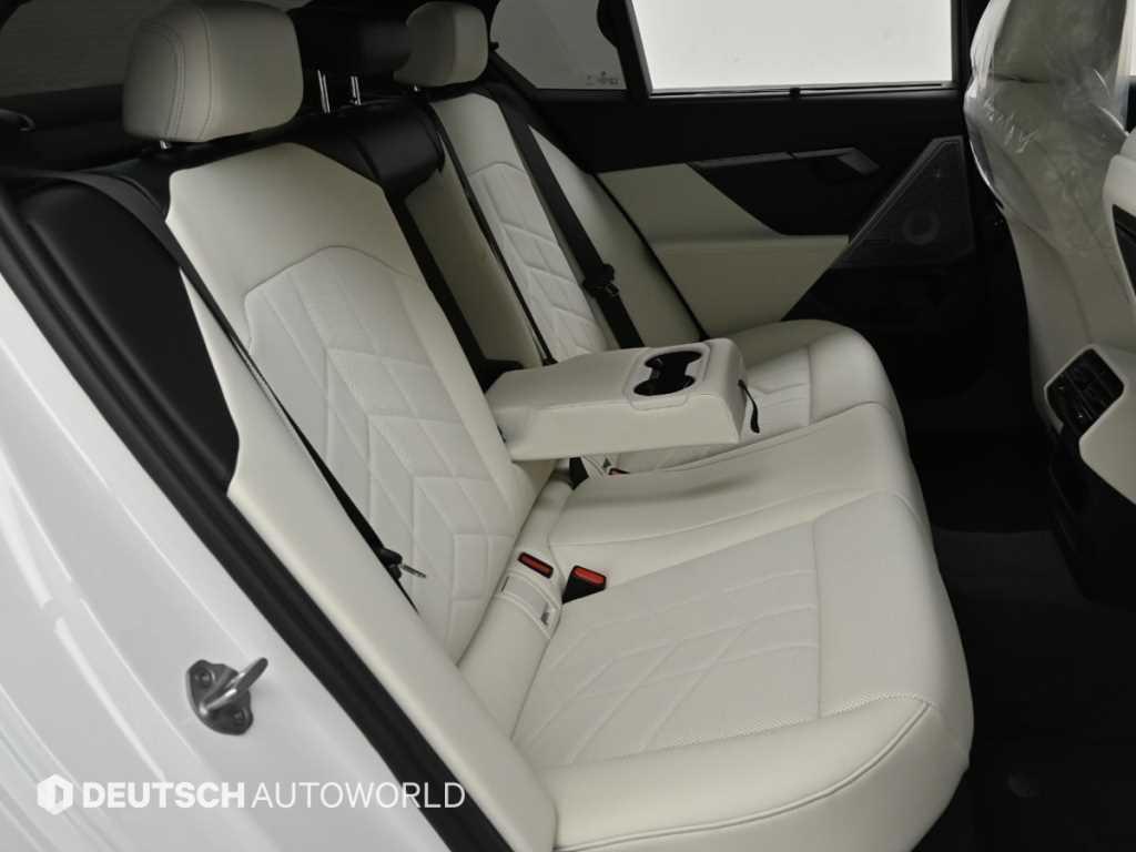 BMW i5 - Vista 12