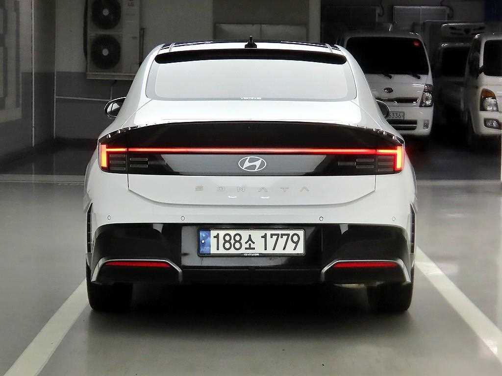 HYUNDAI Sonata - Vista 3