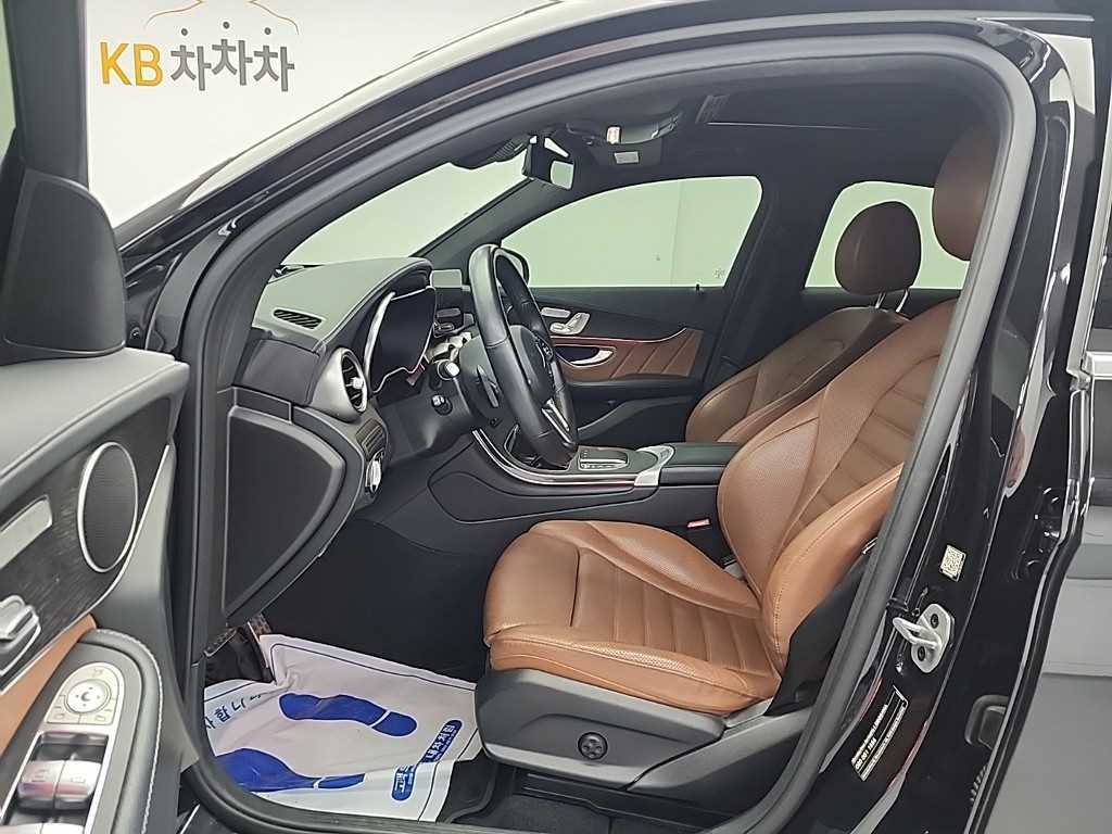 Mercedes Benz GLC Class - Vista 11