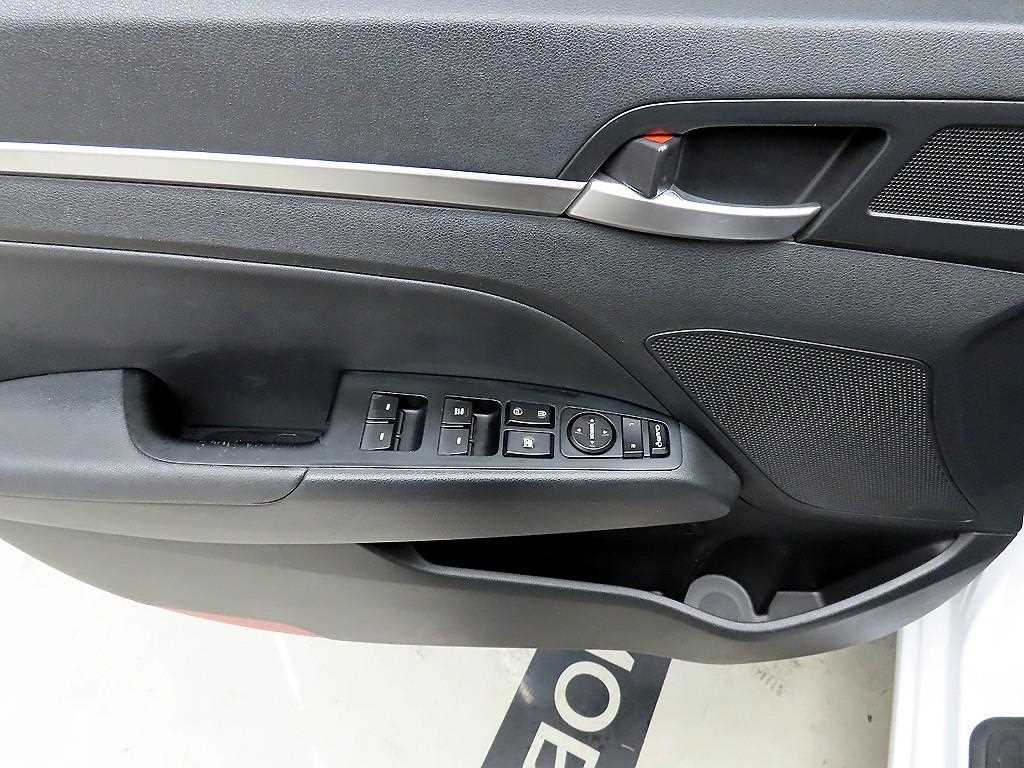 HYUNDAI Avante - Vista 11