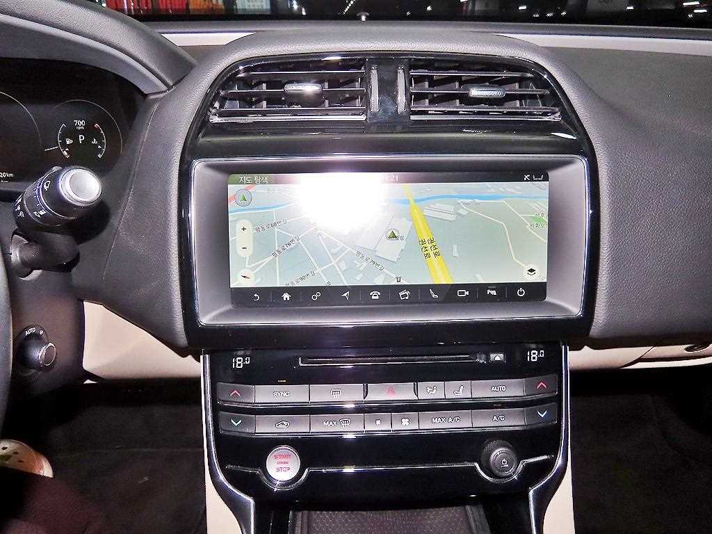 Jaguar XE - Vista 10