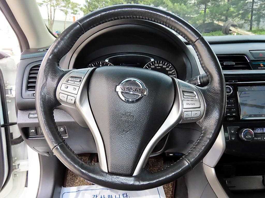 Nissan Altima - Vista 8