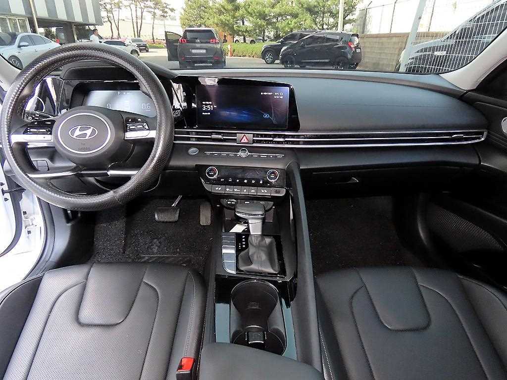HYUNDAI Avante - Vista 7