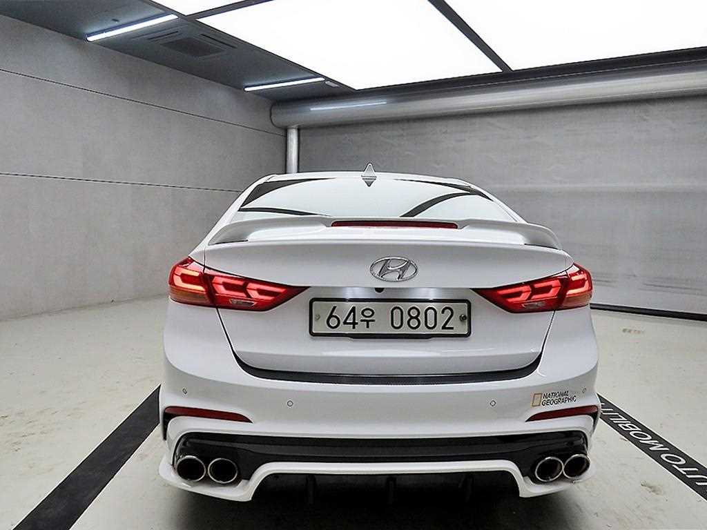 HYUNDAI Avante - Vista 3