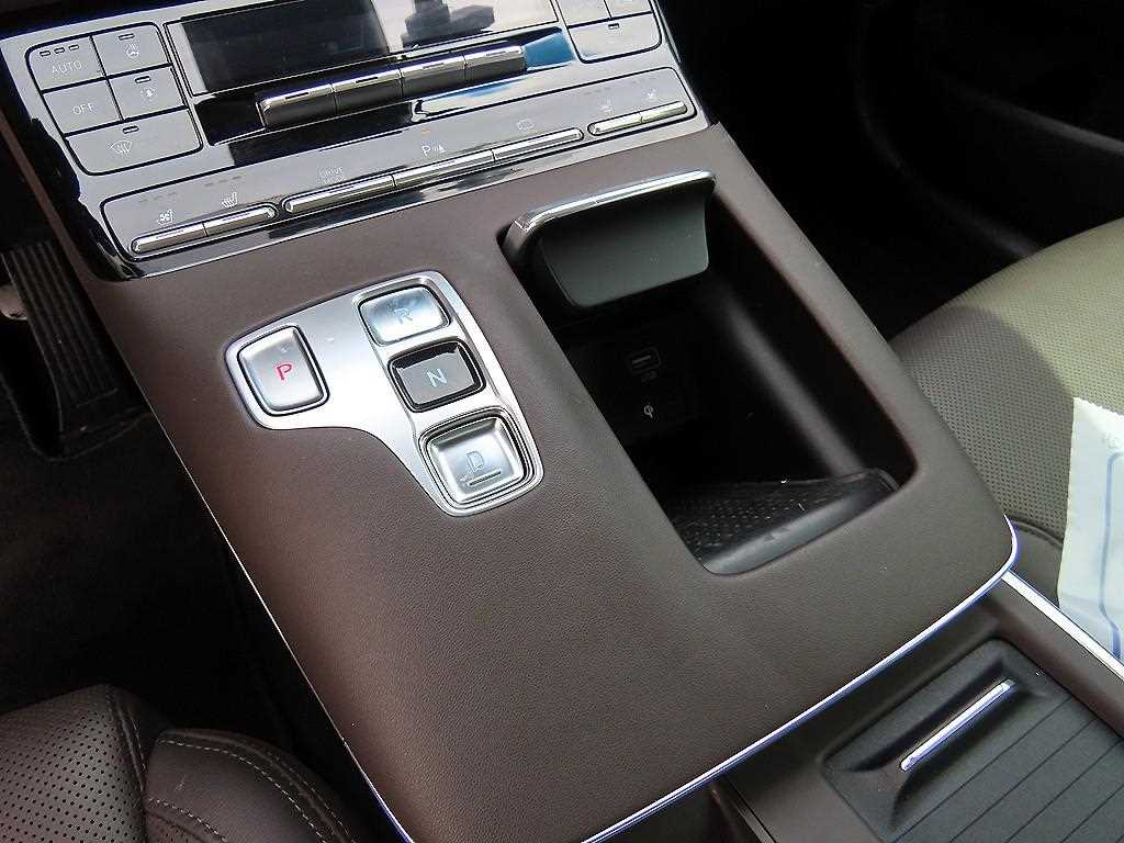 HYUNDAI Grandeur - Vista 10