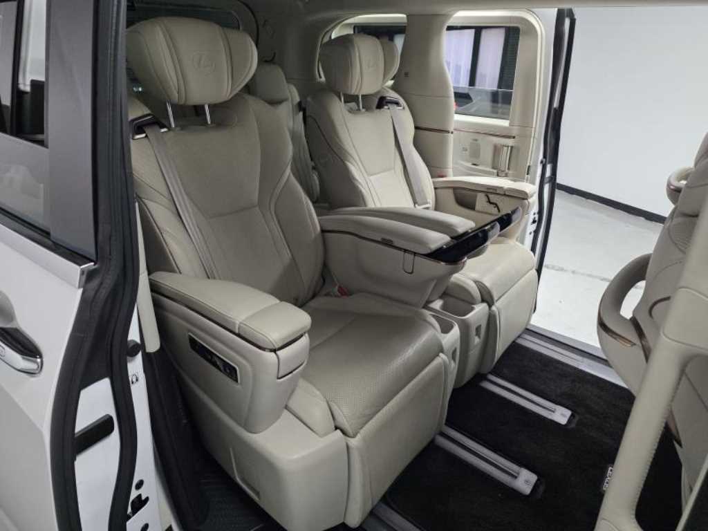 Lexus LM - Vista 8
