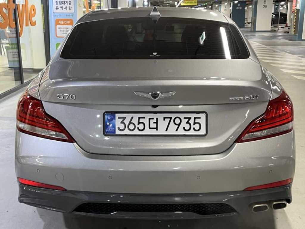 Genesis G70 - Vista 5