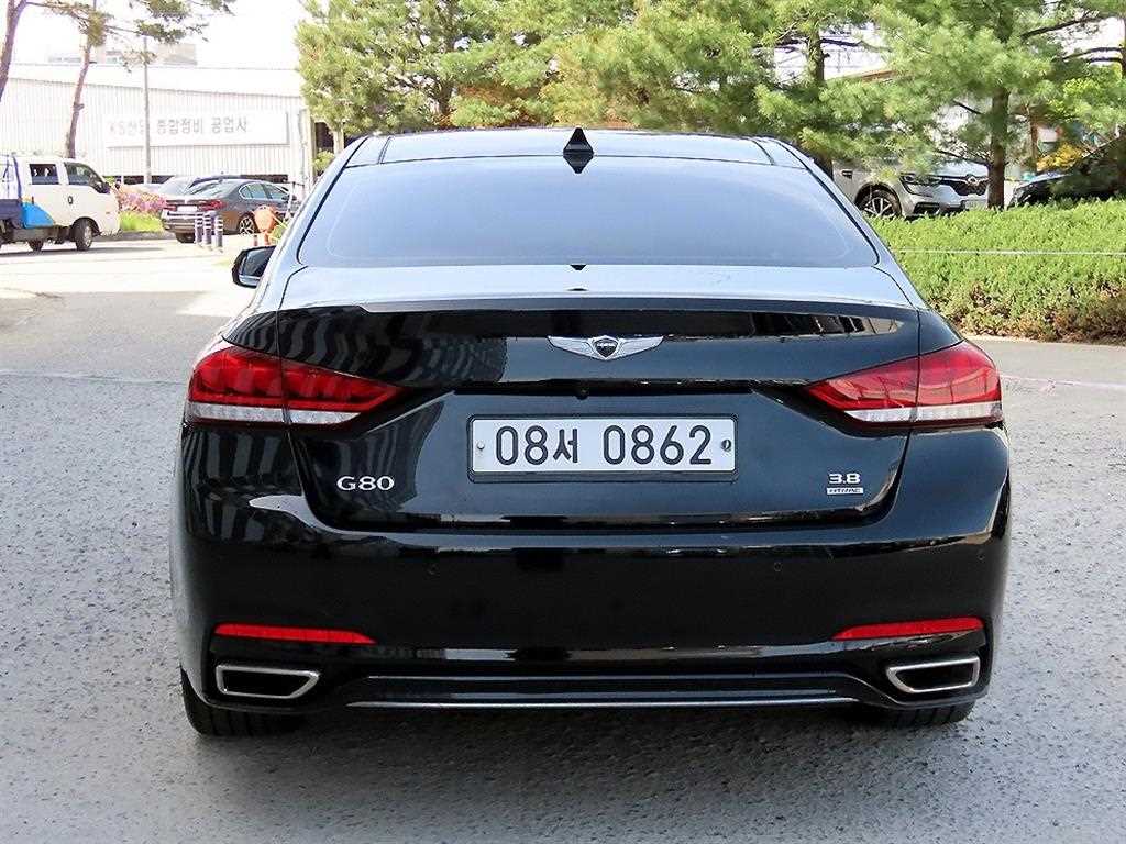 HYUNDAI Genesis - Vista 4