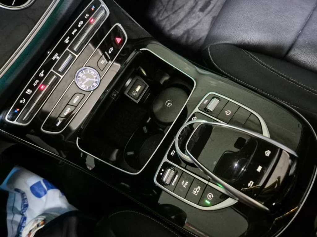 Mercedes Benz E class - Vista 9