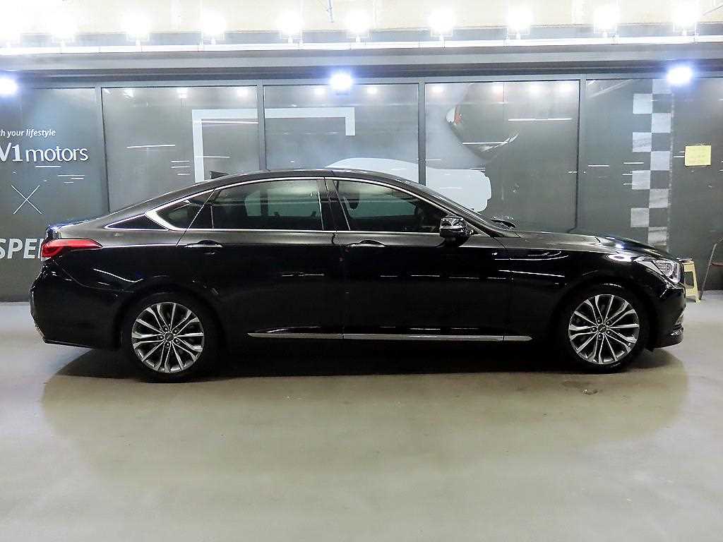 HYUNDAI Genesis - Vista 3