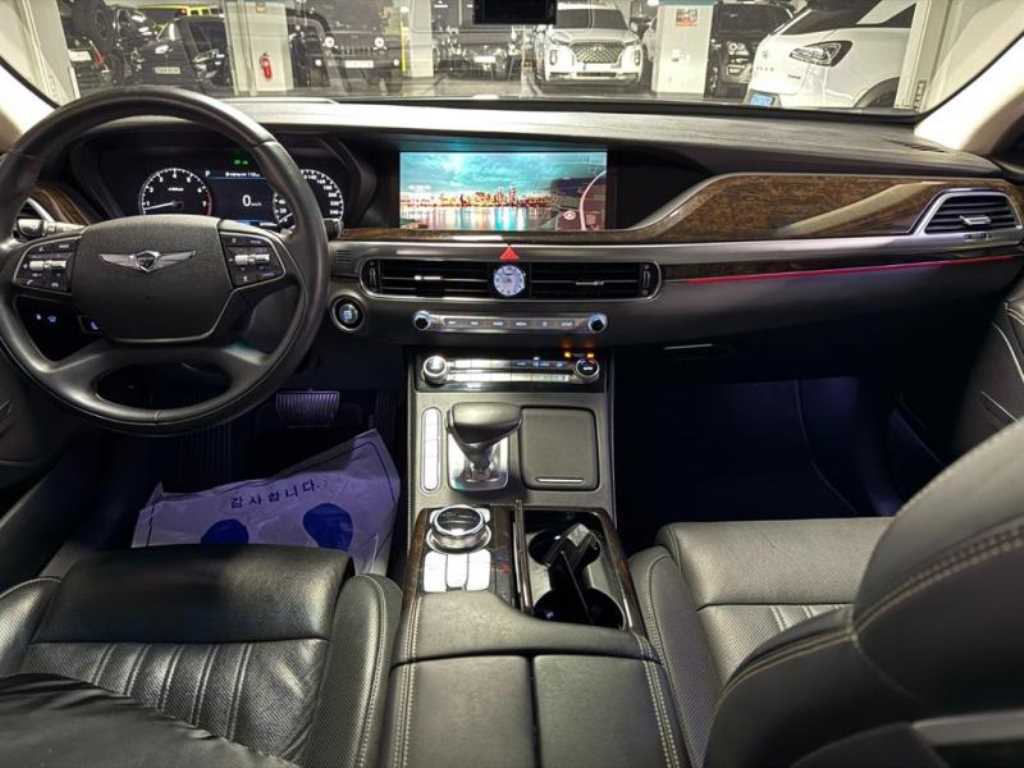 Genesis G90 - Vista 7