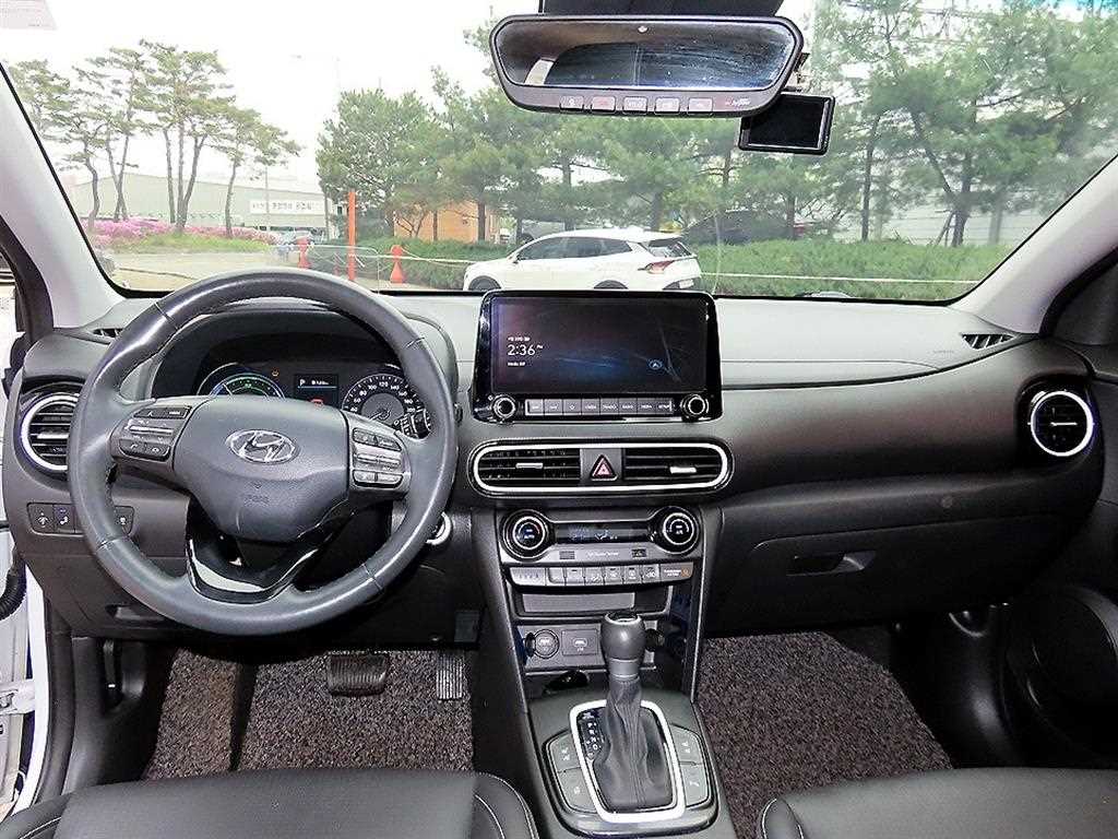 HYUNDAI Kona - Vista 7