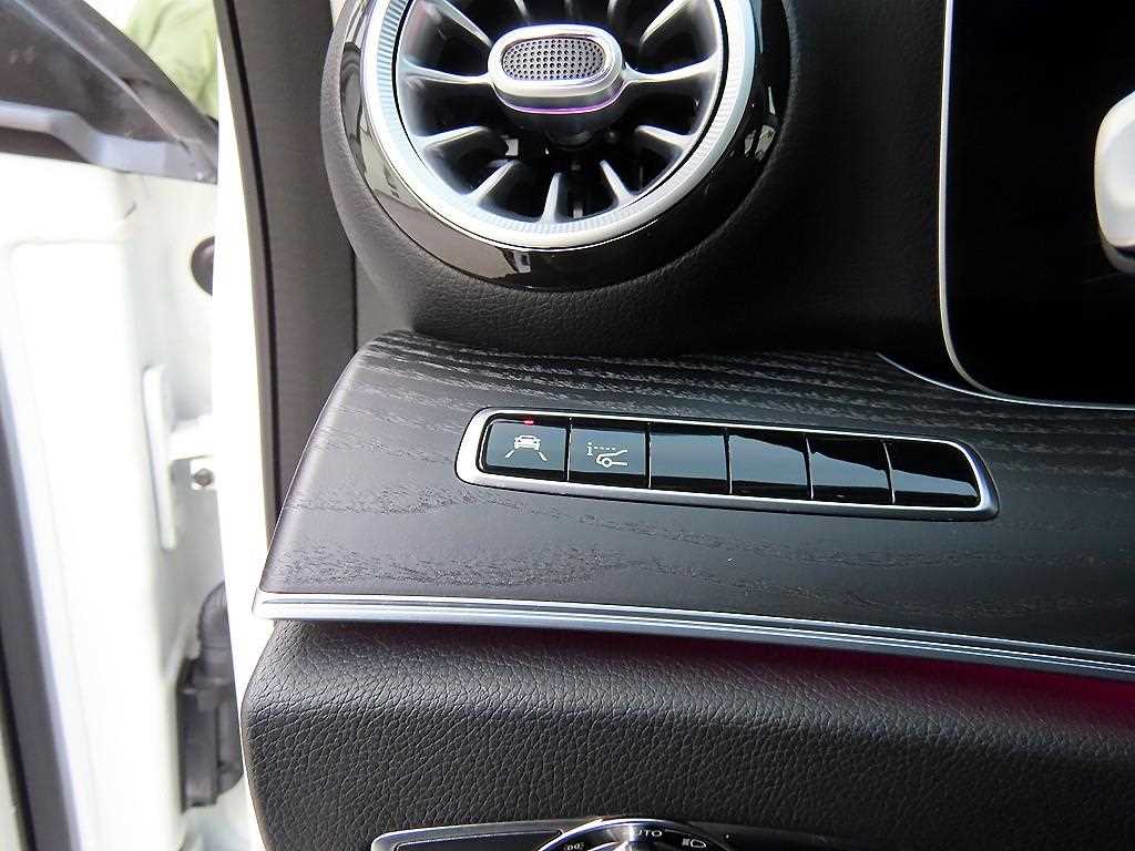 Mercedes Benz E class - Vista 12