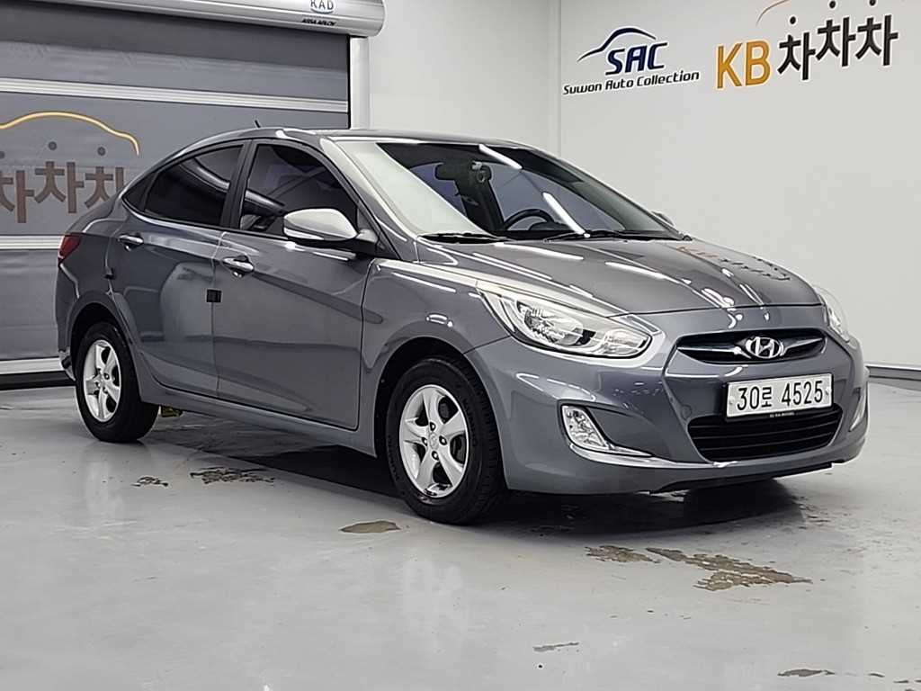 HYUNDAI Accent - Vista 4