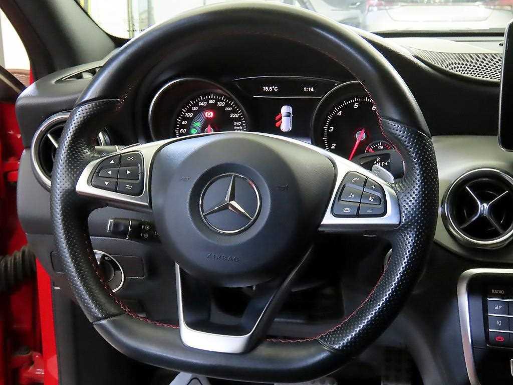 Mercedes Benz GLA Class - Vista 8