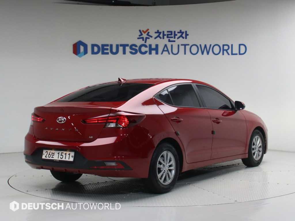 HYUNDAI Avante - Vista 2