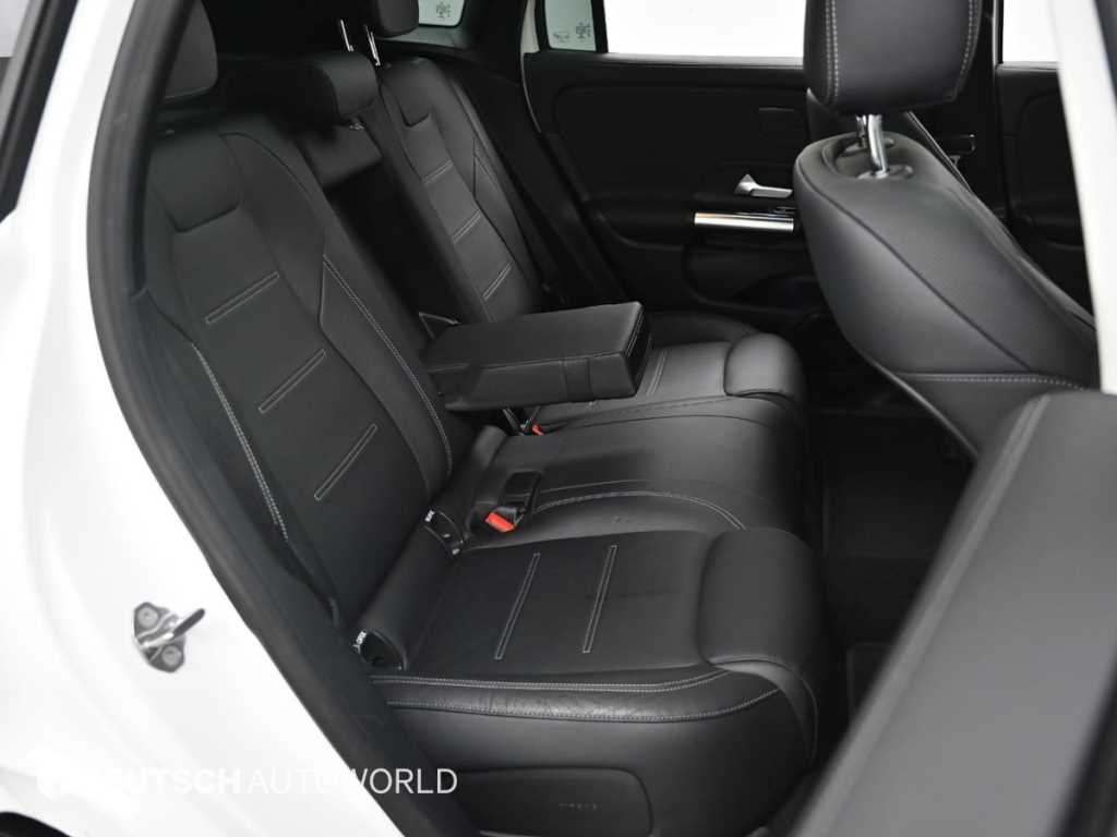 Mercedes Benz EQA - Vista 12