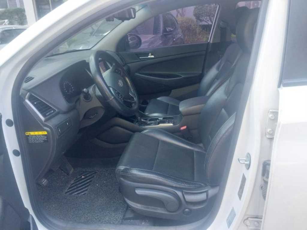 HYUNDAI Tucson - Vista 6