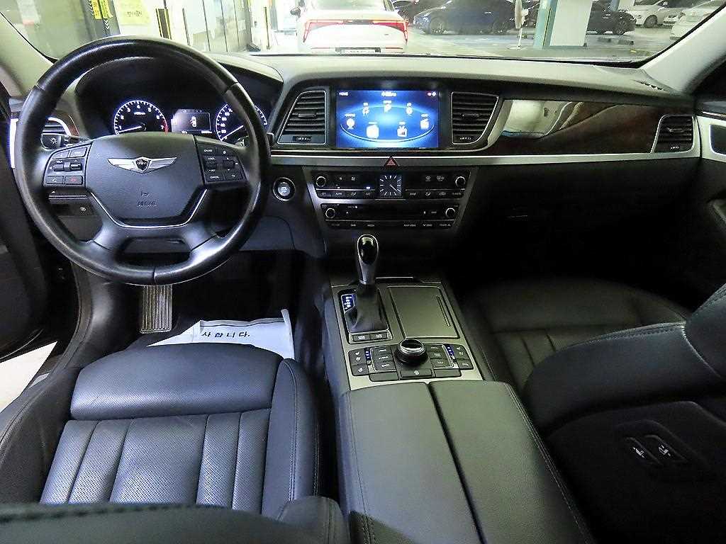 HYUNDAI Genesis - Vista 10
