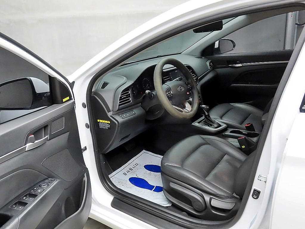 HYUNDAI Avante - Vista 5
