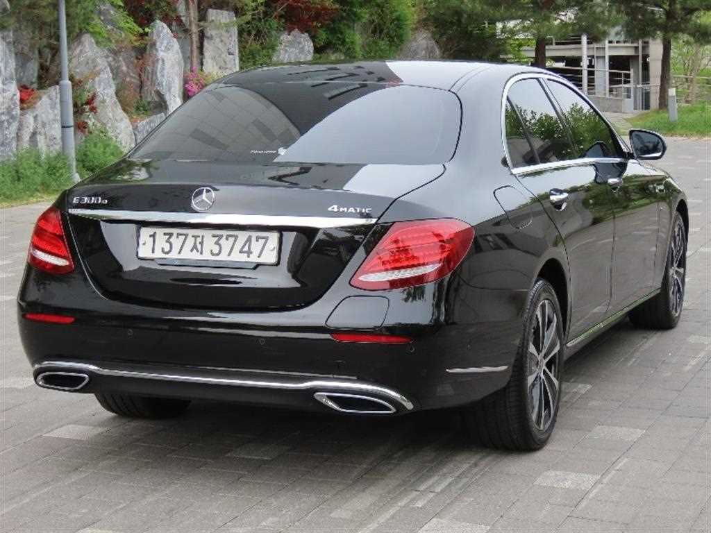 Mercedes Benz E class - Vista 3