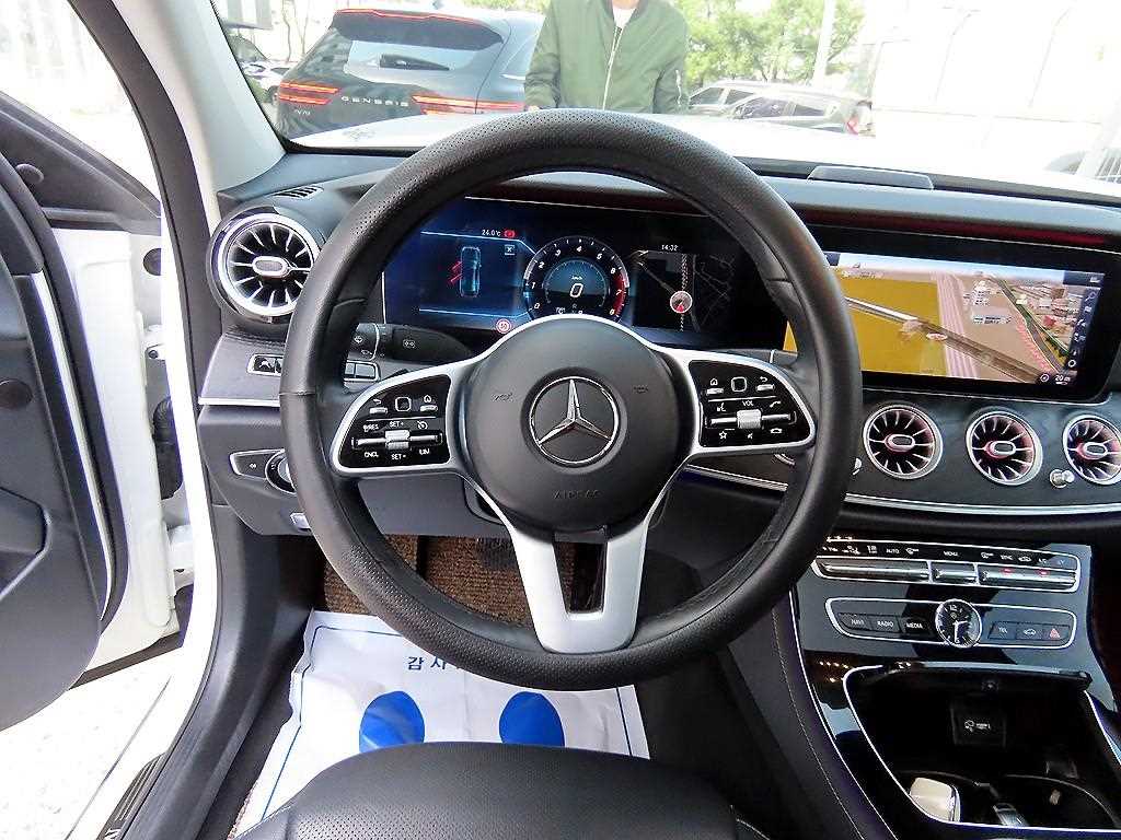 Mercedes Benz E class - Vista 8