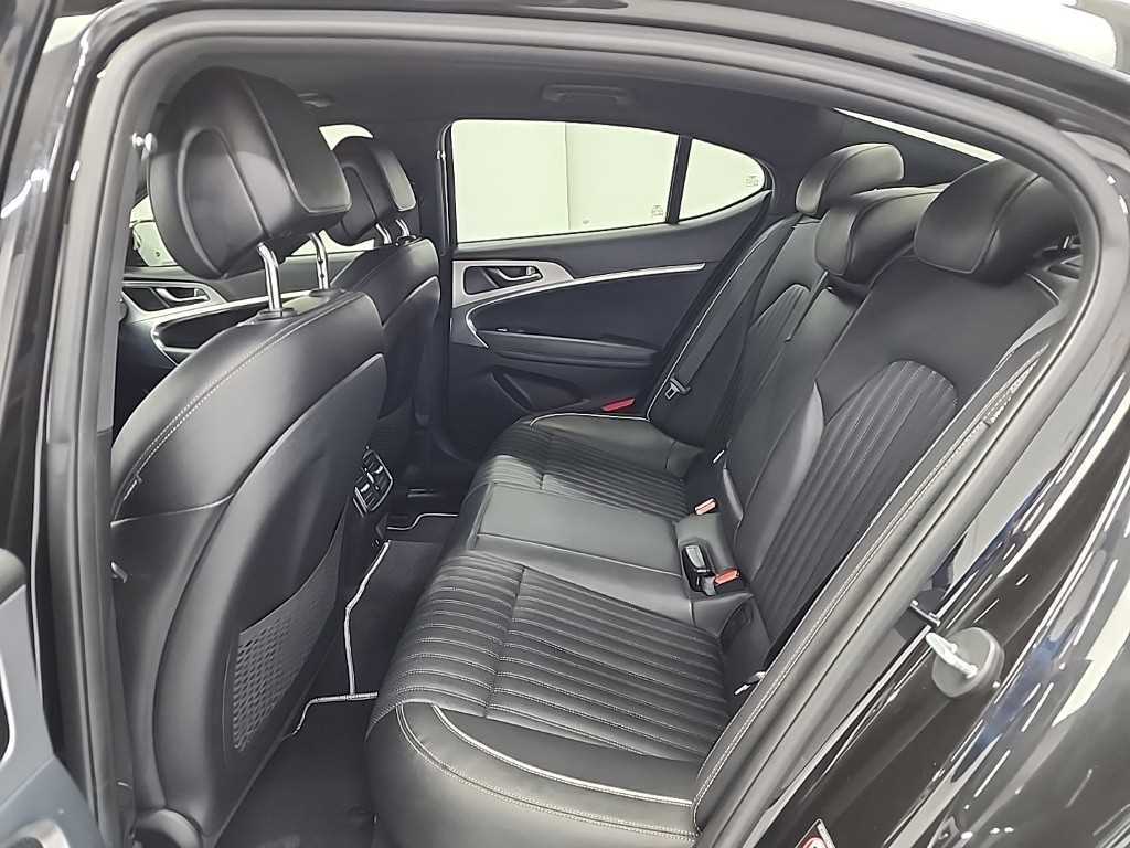 Genesis G70 - Vista 12