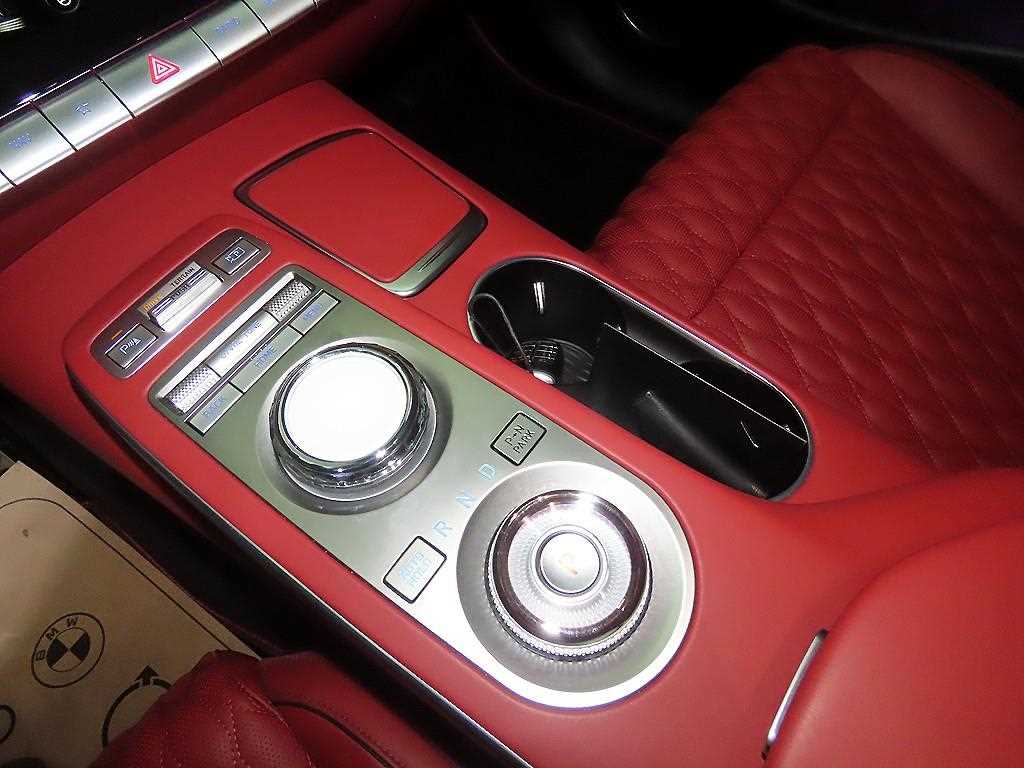Genesis GV70 - Vista 12