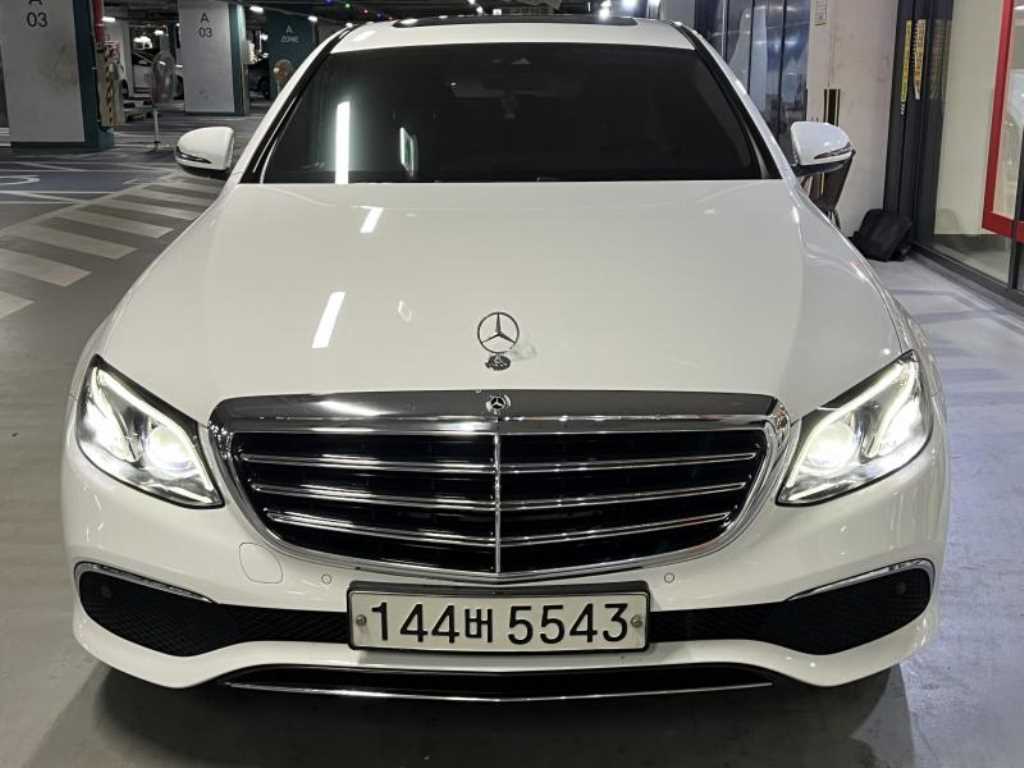 Mercedes Benz E class - Vista 2