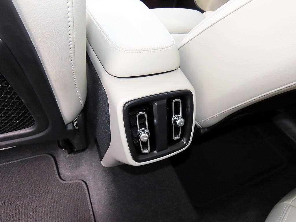 Volvo XC40 2024 Negro - Importación desde Corea - HF Imports Iquique - Foto 16