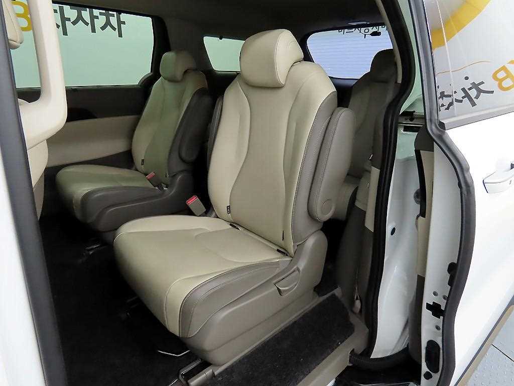 KIA Carnival - Vista 6