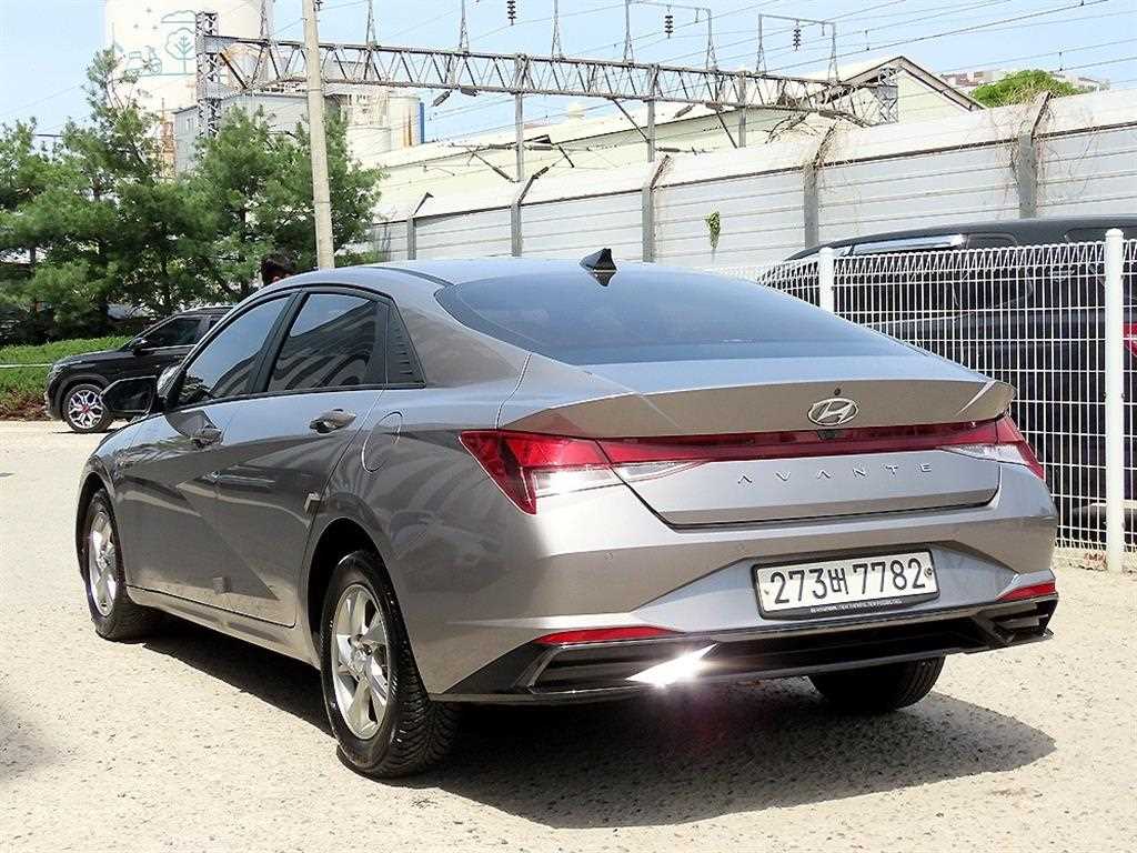 HYUNDAI Avante - Vista 3