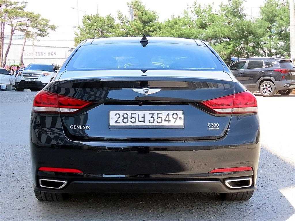 HYUNDAI Genesis - Vista 4