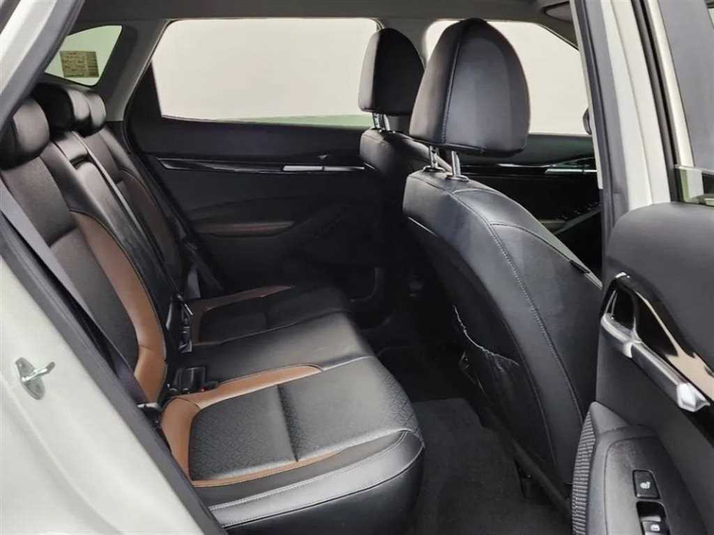 KIA Seltos - Vista 8