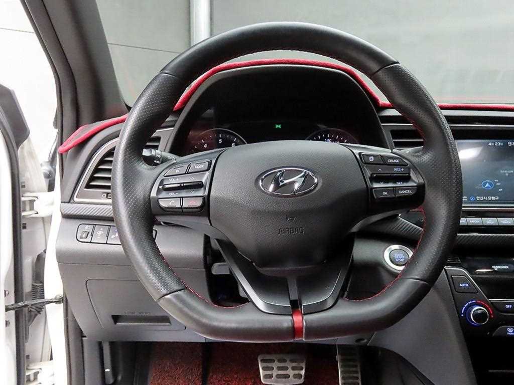 HYUNDAI Avante - Vista 9