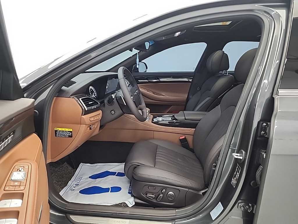 Genesis G90 - Vista 12